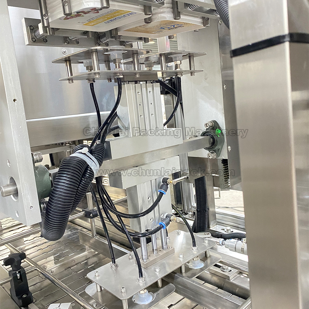 Automatic Cheese Bucket Brine Filling Lid Closing Machine from China